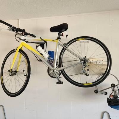 Giant Dash 3 Small 2010 Model Bicycle w/ Manual - $550 Retail