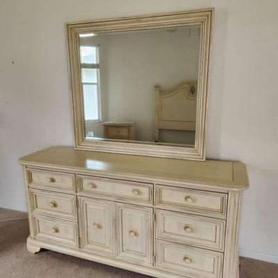 Stanley Furniture Solid Wood Dress w/ Mirror - 72x20x33"