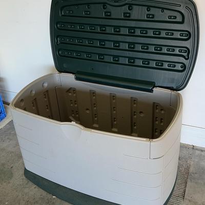 Rubbermaid 73 Gallon Outdoor/Garden Resin Deck Box 23x42x23