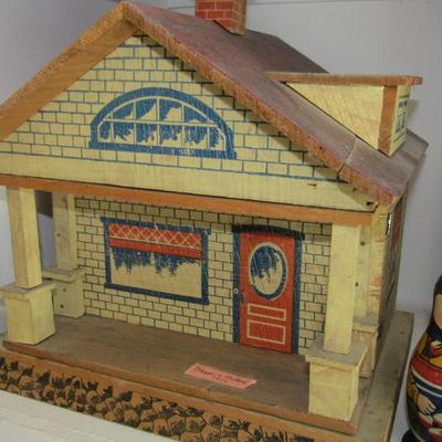 Sale Photo Thumbnail #354: Mason & Packard antique dollhouse
