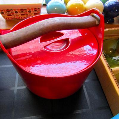 Sale Photo Thumbnail #193: Vintage Revere ware pot