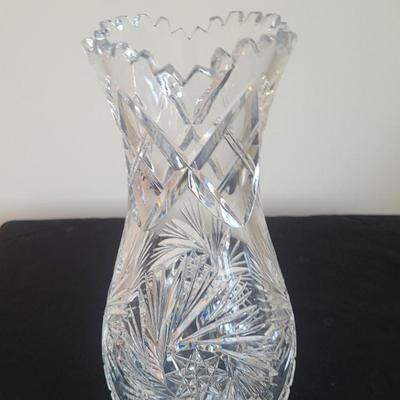 (LR600)Vintage Brilliant Cut crystal star burst vase, 8 3/4 inches tall, 3 3/4 inches diameter