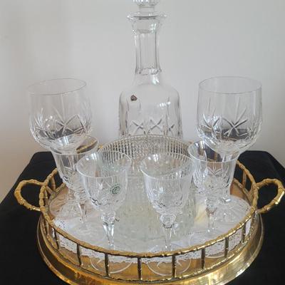 (LR605) Cut crystal decanter and a set of  glasses