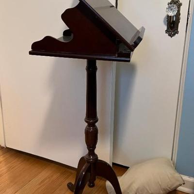 Antique Lecturne