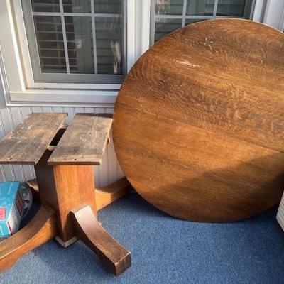 Round Oak Table