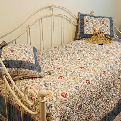 Day Bed - Trundle