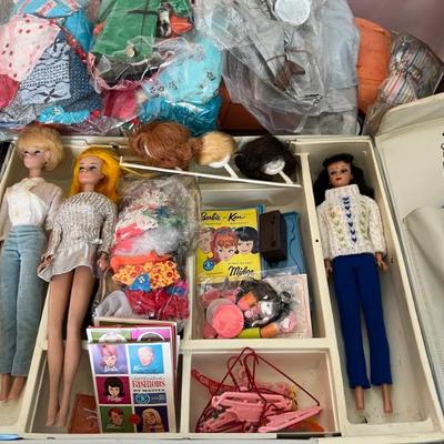 1960s Barbies & Midge with lots of clothes
