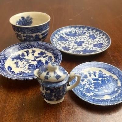 Blue willow childs tea set 