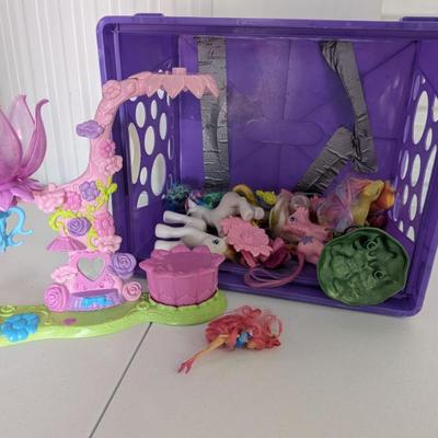 Dive into imaginative adventures with this fantastic collection of My Little Pony figures and playset pieces! This large lot includes...