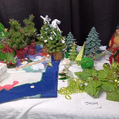 Christmas Tree Decorations & Ornaments 