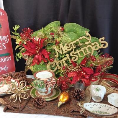 Christmas Decor  Lenox  Gold Trim Dishes