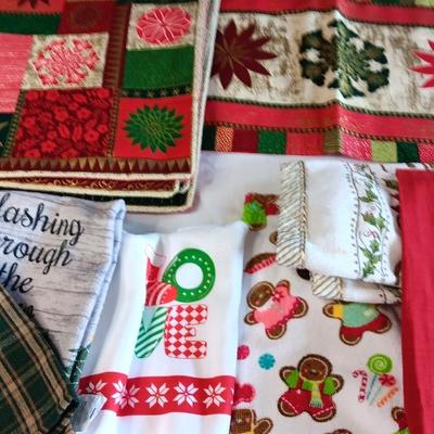 Handmade Quilted Holiday Placemats, Tablecloths & Accessories 