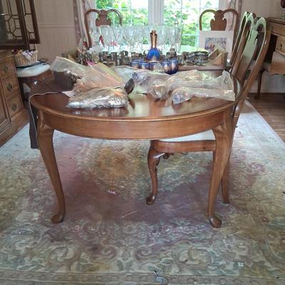 PA HOUSE WALNUT DINING TABLE, QUEEN ANNE