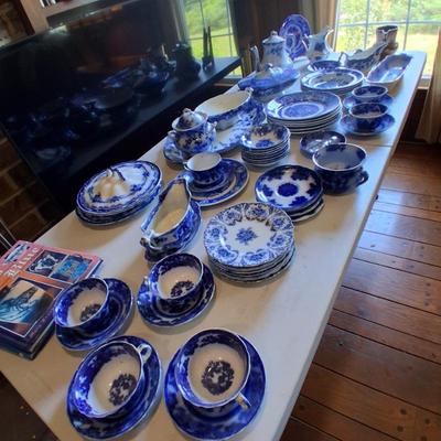 LARGE COLLECTION OF FLOE BLUE