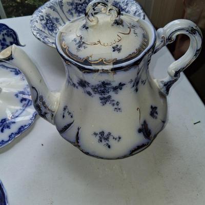 Ridgway flow blue coffee pot with lid