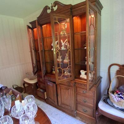 PENNSYLVANIA HOUSE CHIPPENDALE WALNUT CHINA CABINET