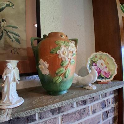 Sale Photo Thumbnail #130: LARGE ROSEVILLE DOGWOOD VASE
