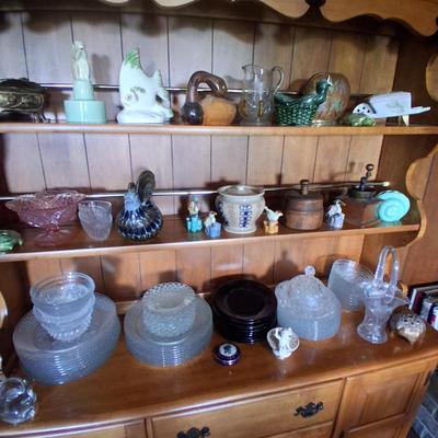 Sale Photo Thumbnail #131: MANY SMALL HULL POTTERY COLLECTIBLES AND OTHER GLASS 