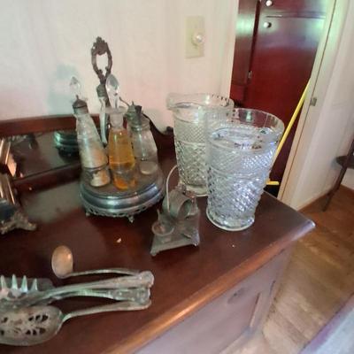 VICTORIAN CRUET STAND WITH CRUETS
