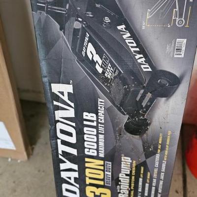 NIB 3 ton car jack