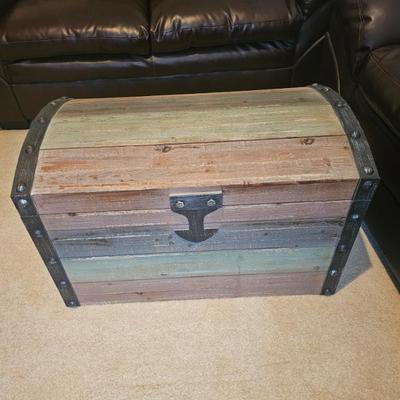 Wood chest