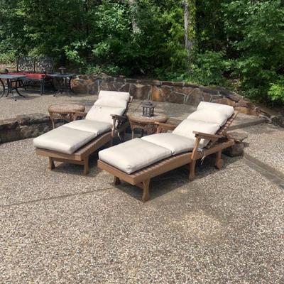 Chaise lounges 