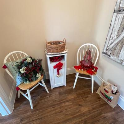 Sale Photo Thumbnail #26: Hamper and chairs, nice wall art