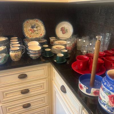 Sale Photo Thumbnail #87: Beautiful dishes 