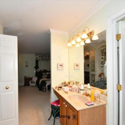 0606 bathroom bedroom a
