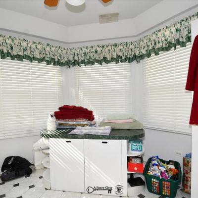 1019 laundry room