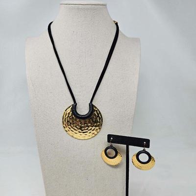 Chico's Hammered Gold Tone Disc Black Necklace & Pierced Earrings
