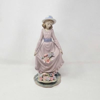 Lladro #5027 "Flowers in the Basket" - Signed
