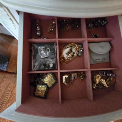Sale Photo Thumbnail #41