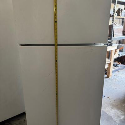 GE Top Freezer Refrigerator – Model GTR15BBMBRWW