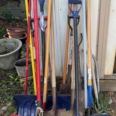 Yard & Garden Tool Lot – Shovels, Rakes, Snow Pushers, Planters & Ladder