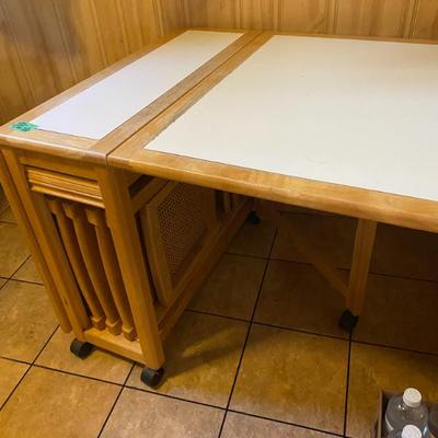 folding table w/chairs