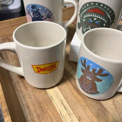 Vtg color changing Dennys mugs