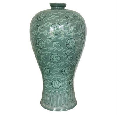 Lot 009 
Korean Celadon Crane Meiping Vase