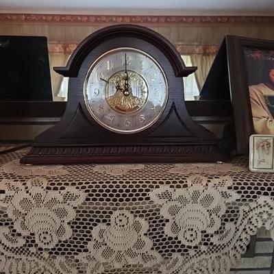 Sale Photo Thumbnail #204: Clocks