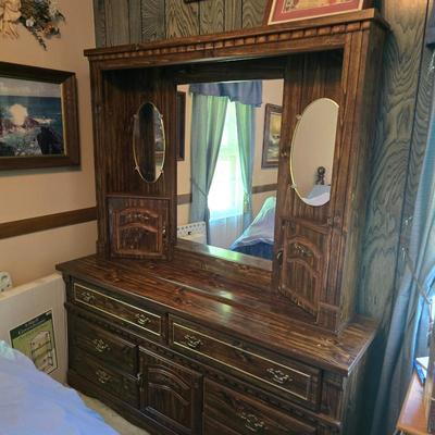 Sale Photo Thumbnail #162: Bedroom dresser