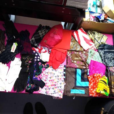 Lot of gloves and silk scarves