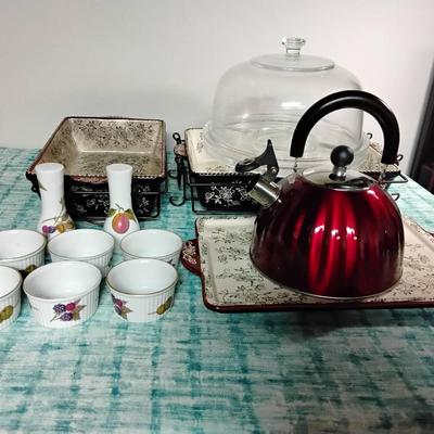 Lot Of Kitchen Items 