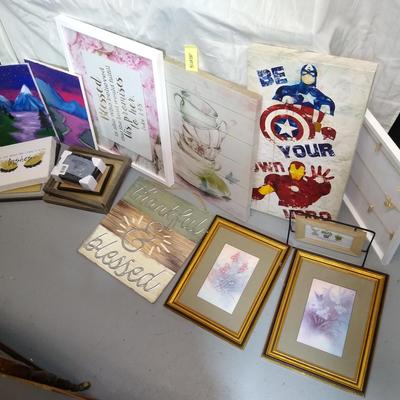 Lot of various wall decor