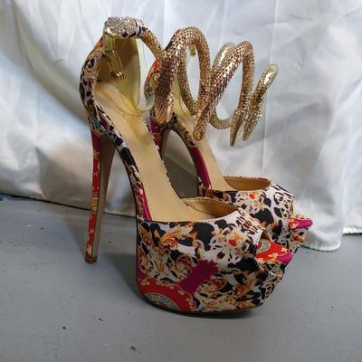Bold High Heels size 6