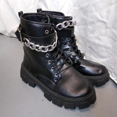 Black boots size 10