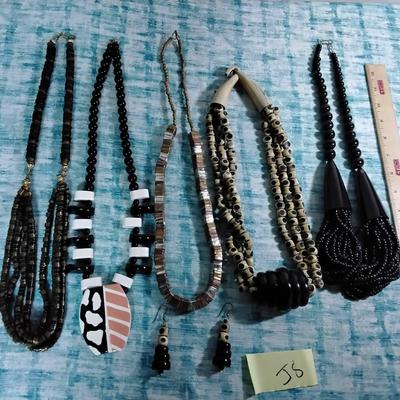 Lot Of Necklaces 