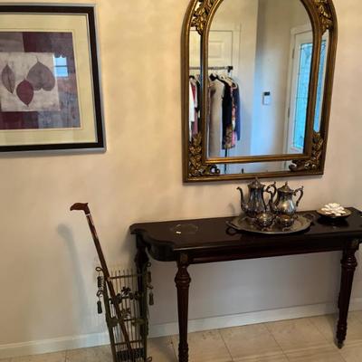 Large Mirror
Entry Table