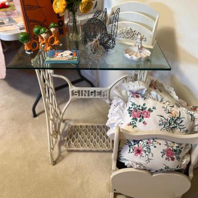 Sale Photo Thumbnail #119: Vintage Singer Table
