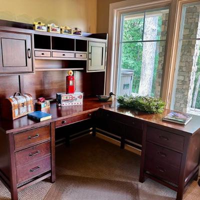 Winners Only Corner Desk with Hutch
