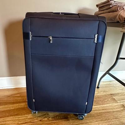 Samsonite ultra light spinner suitcase like new